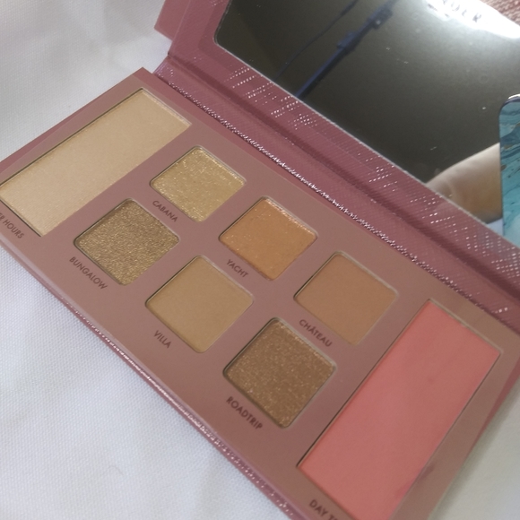 Wander Beauty Getaway Eye and Face Palette - Picture 2 of 5